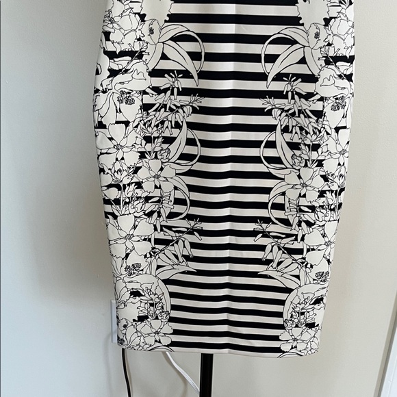 Express Black & White Floral Striped Strapless Bodycon Dress Size 4 - Picture 4 of 8